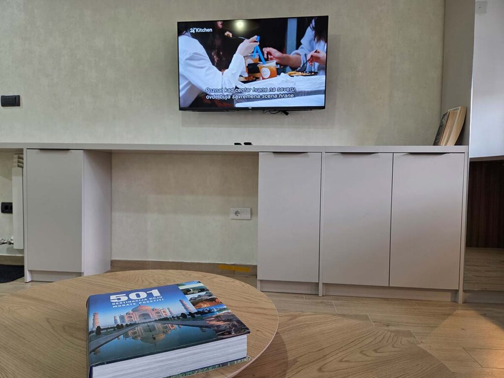 Apartman 30 Valjevo – TV komoda i klub sto