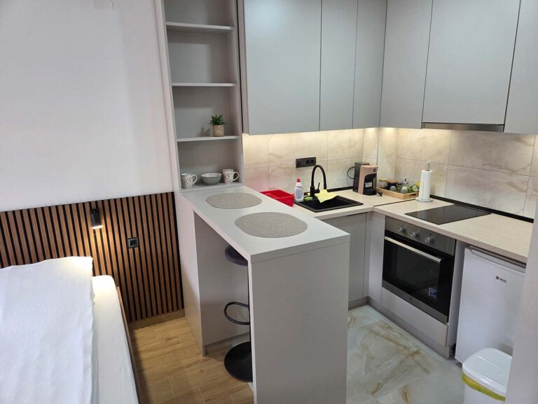 Kuhinja i soba – Simić Apartman 10 u Valjevu