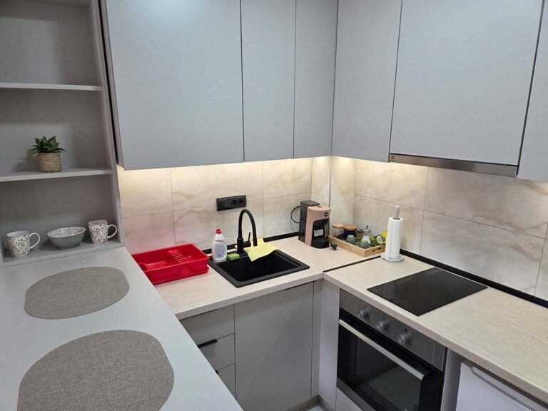 Opremljena kuhinja – Simić Apartman 10 Valjevo