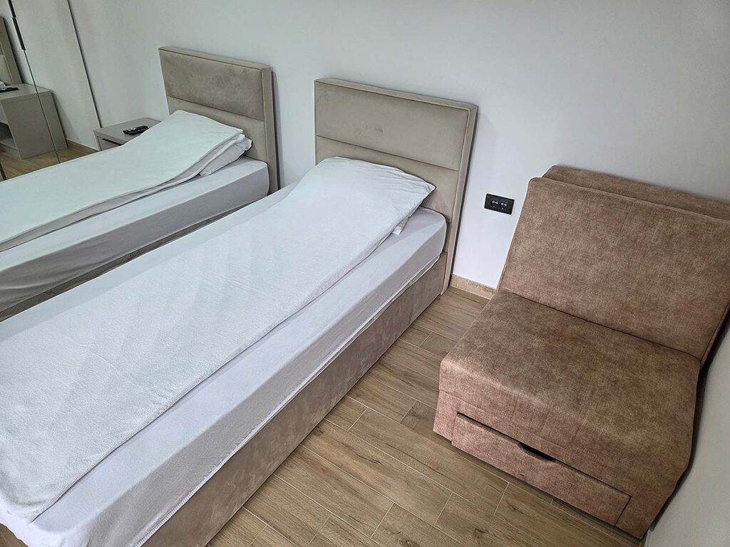 Kreveti i fotelja na razvlačenje u Apartmanu 38