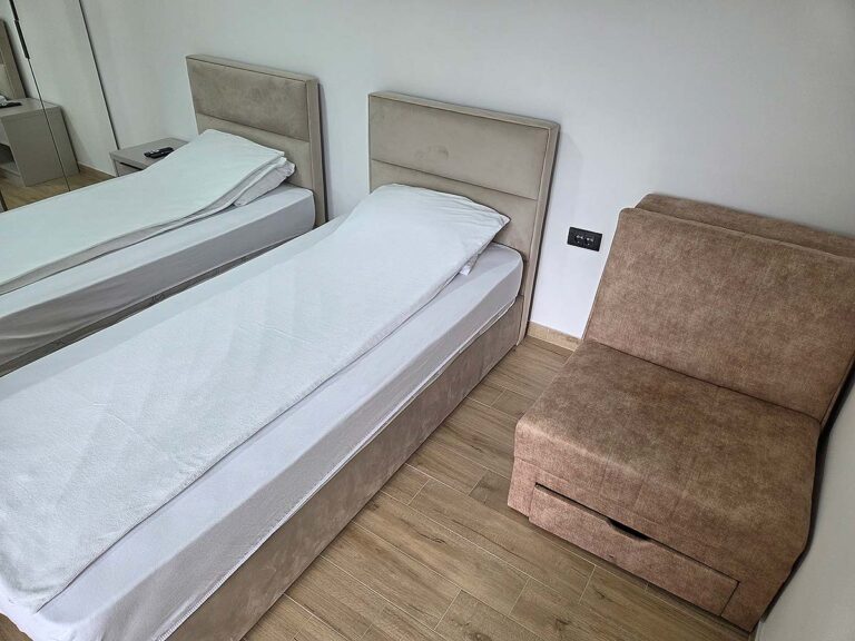 Kreveti i fotelja na razvlačenje u Apartmanu 38