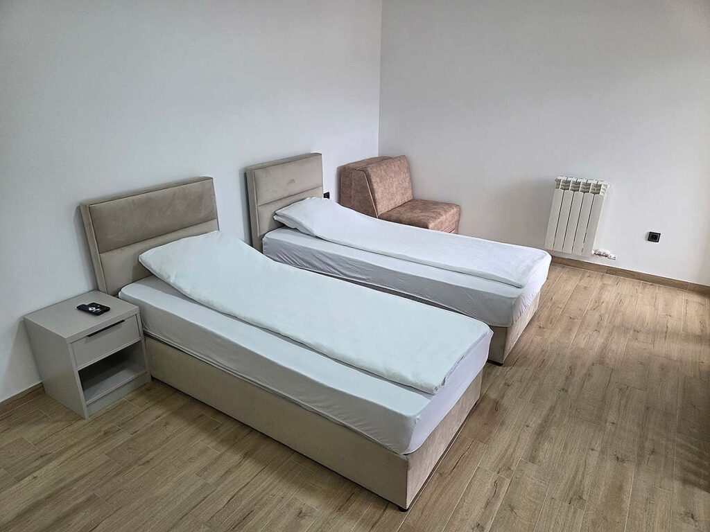 Spavaći deo Apartmana 38 sa dva single kreveta