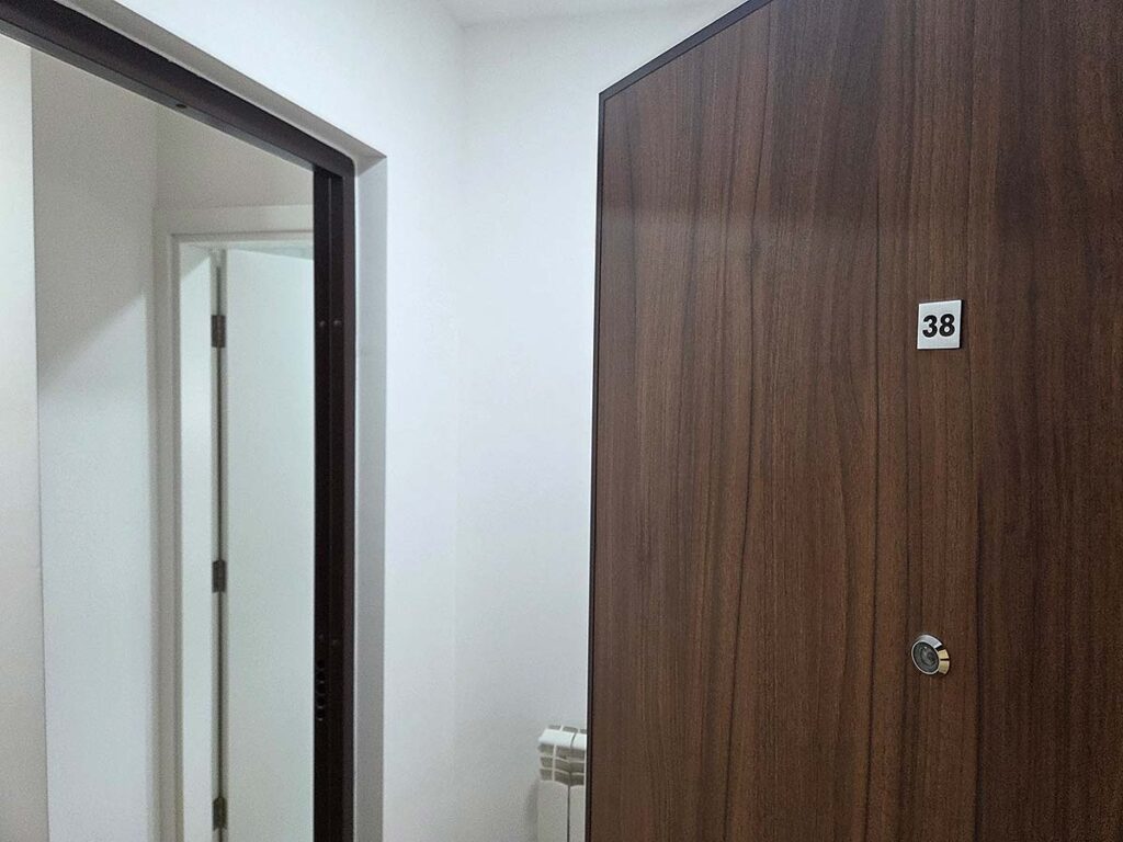 Ulaz u Simić Apartman 38 u Valjevu