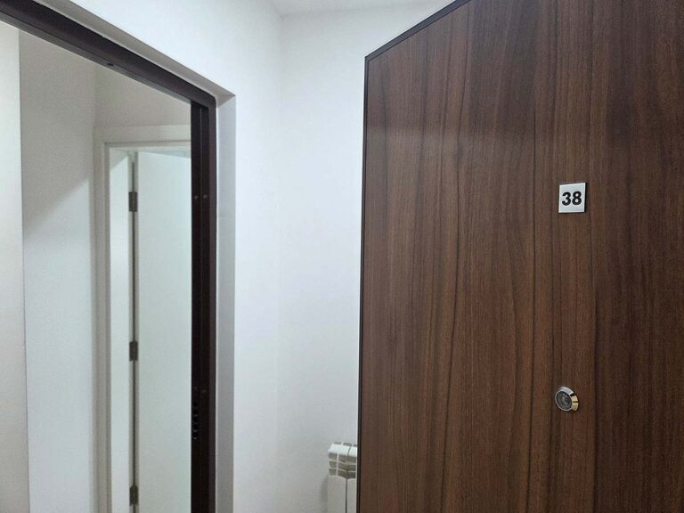 Ulaz u Simić Apartman 38 u Valjevu