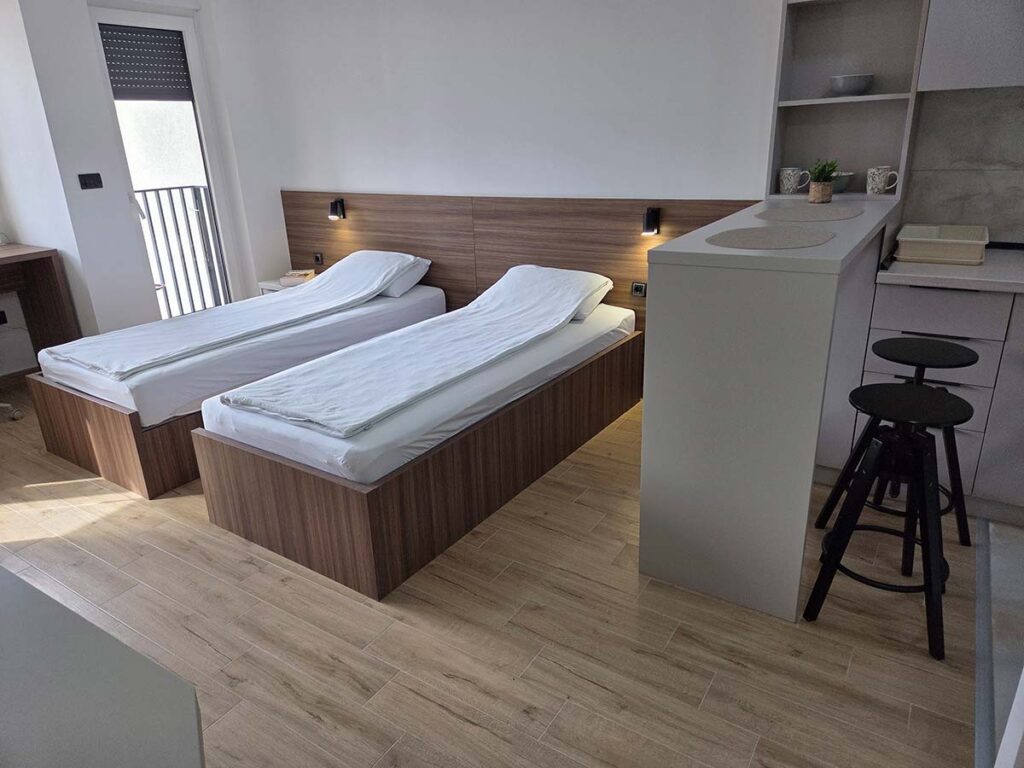 Apartman 20 Valjevo – dva kreveta i kuhinja
