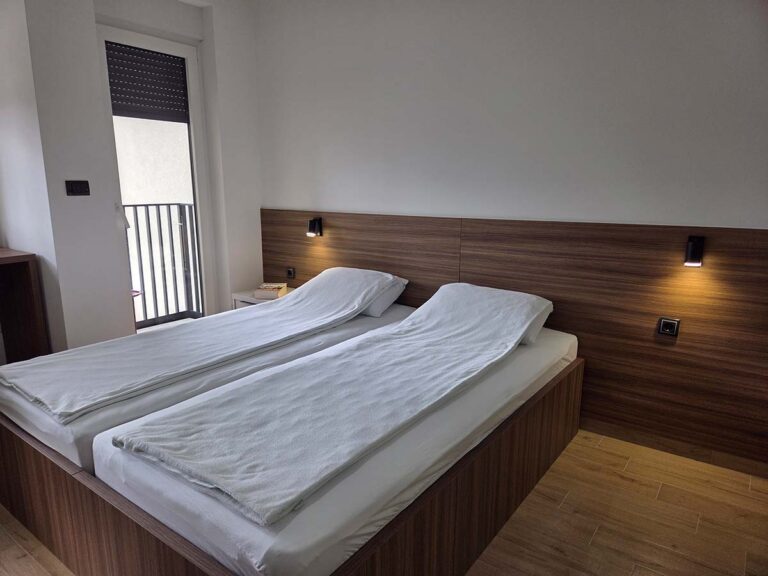 Apartman 20 Valjevo – rerna i frižider