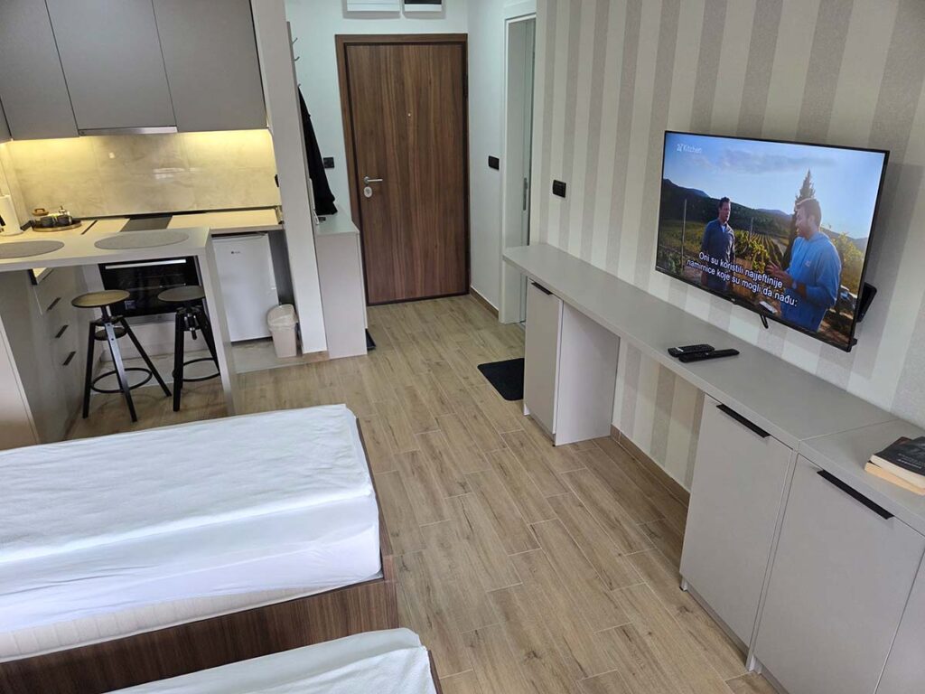 Apartman 20 Valjevo – Smart TV i radni sto
